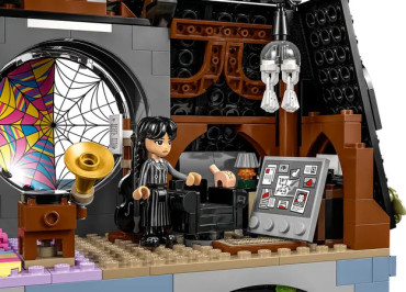 76781 LEGO Wednesday & Enid's Dorm Room