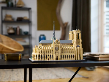 21061 LEGO Notre-Dame de Paris