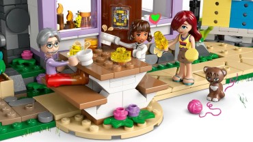 42669 LEGO Friends Beekeepers' House and Flower Garden