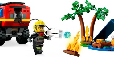 60412 LEGO City 4x4 Fire Truck with Rescue Boat