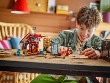 75637 LEGO Buggy the Clown's Circus Tent