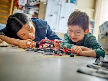 60443 LEGO City F1 boksipeatus ja boksimeeskond Ferrari autoga