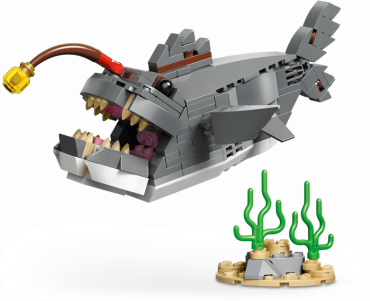 31381 LEGO Creator Fierce Shark with a Treasure Chest