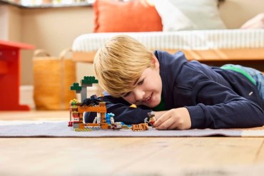 21269 Minecraft The Armadillo Mine Expedition